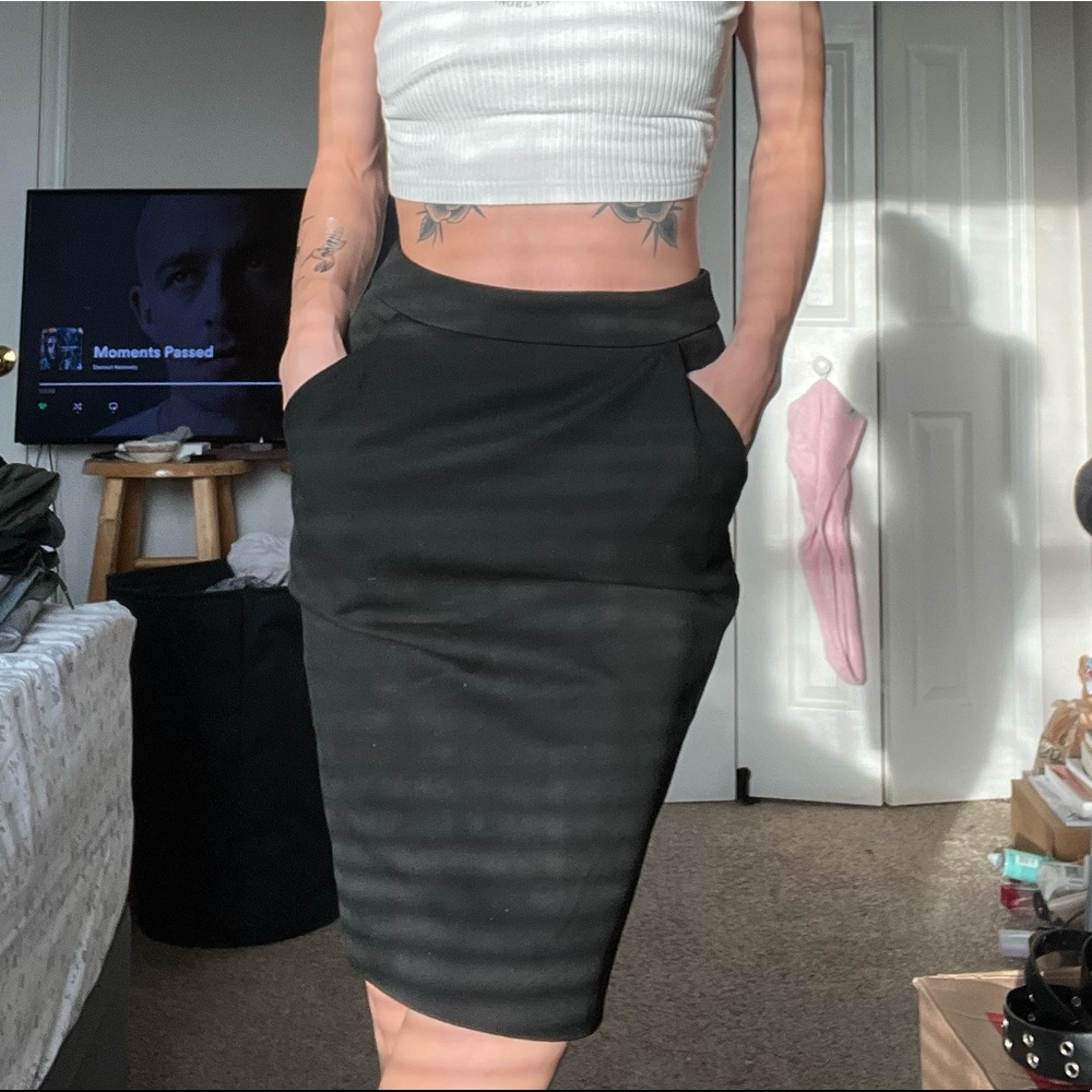 Beautiful Pencil Skirt w/ POCKETS